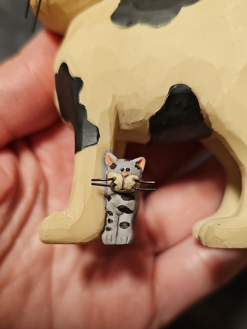 Cat Figurine with Kittens - Picture 7 of 11